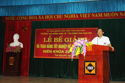 Nhà trường tổ chức lễ bế giảng và trao bằng tốt nghiệp cho sinh viên hệ Cao đẳng K11- Niên khoá 2014-2017.